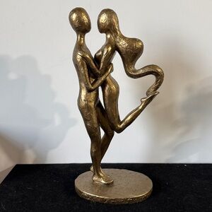 Romantic Young Couple Figurine in Love Statue Sculpture Gold/Brass Tone. 11.5”H